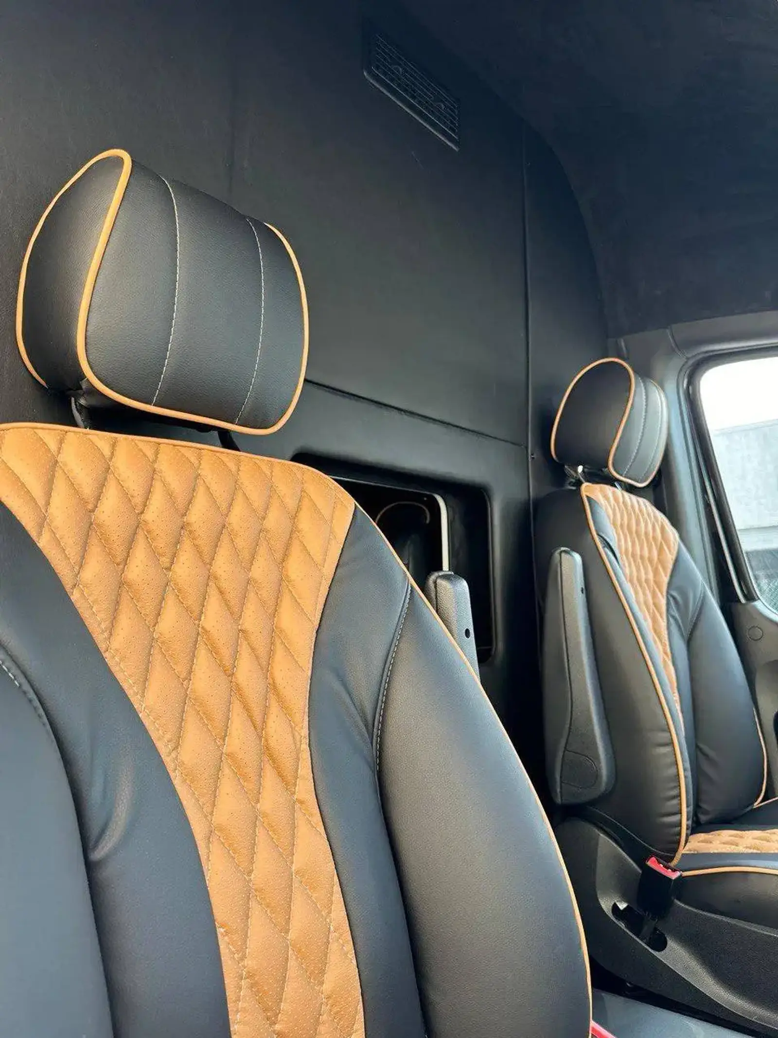 Executive Sprinter Van 11-14 Passenges photo 3