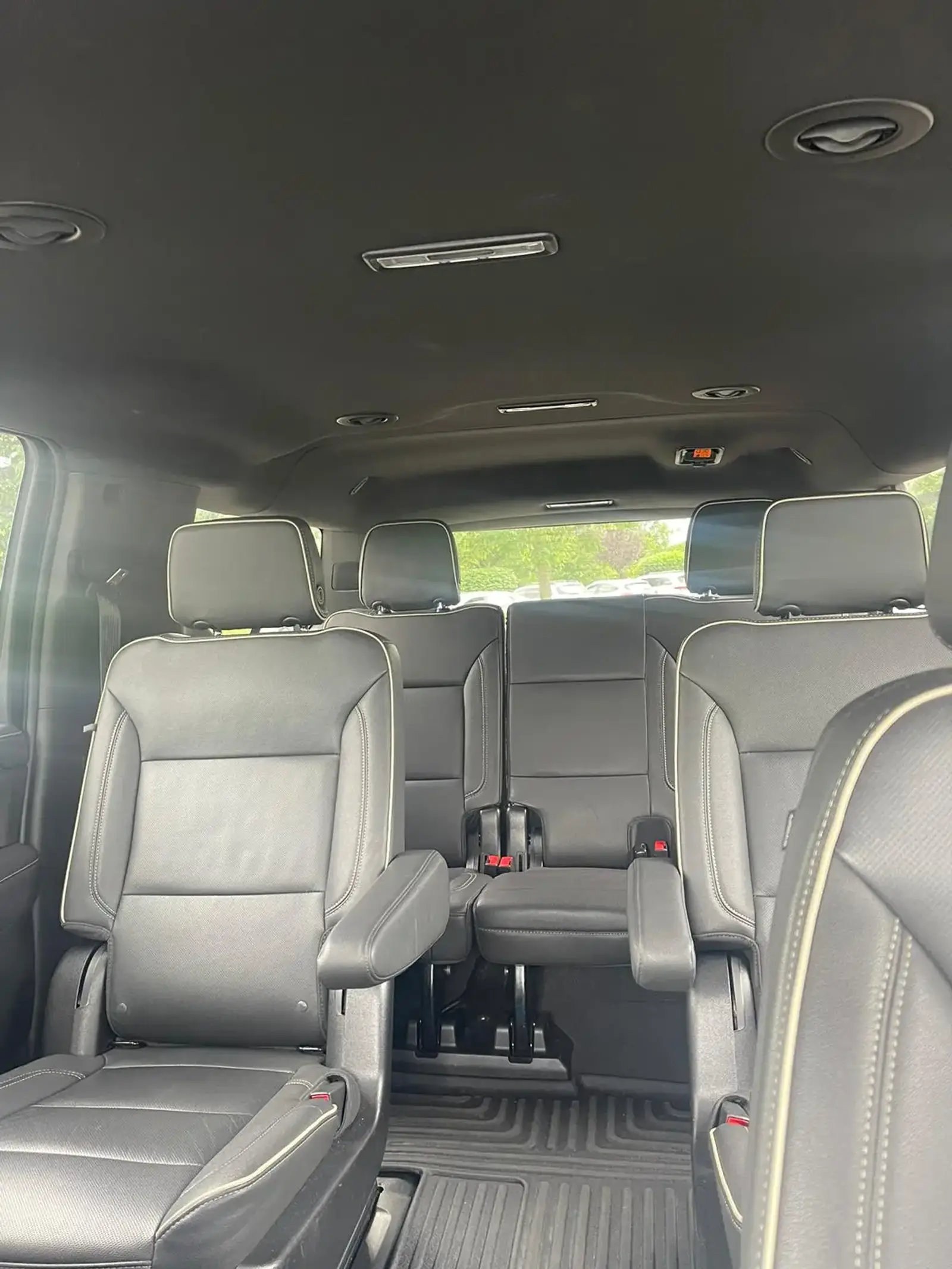 Luxury Sedan photo 2