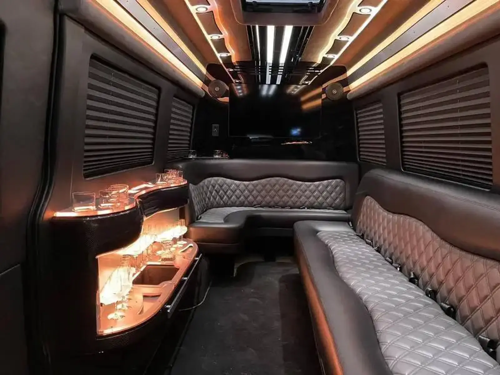 Sprinter Limo 11-14 Passengers photo 2