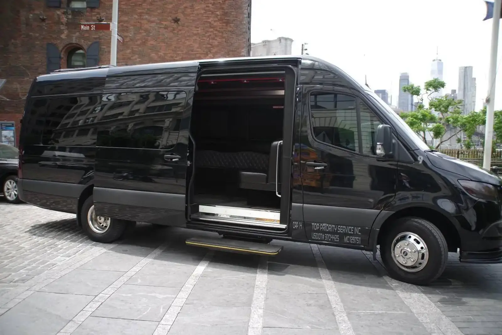 Sprinter Limo 11-14 Passengers photo 6