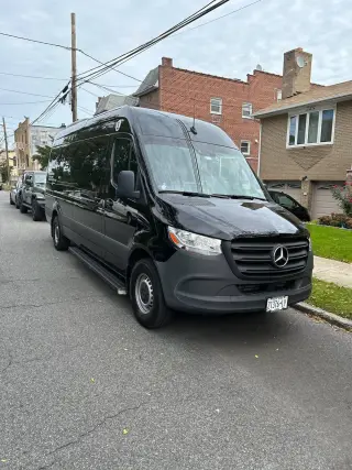 Regular Sprinter Van 11-14 Passengers, photo 1
