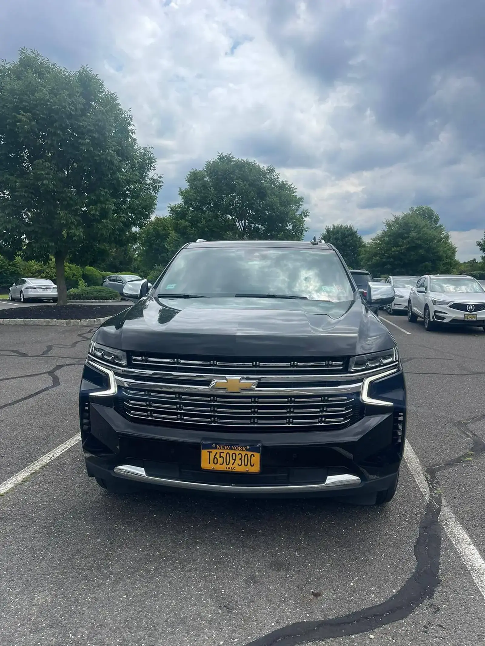 Luxury SUV 5-7 Passengers photo 2