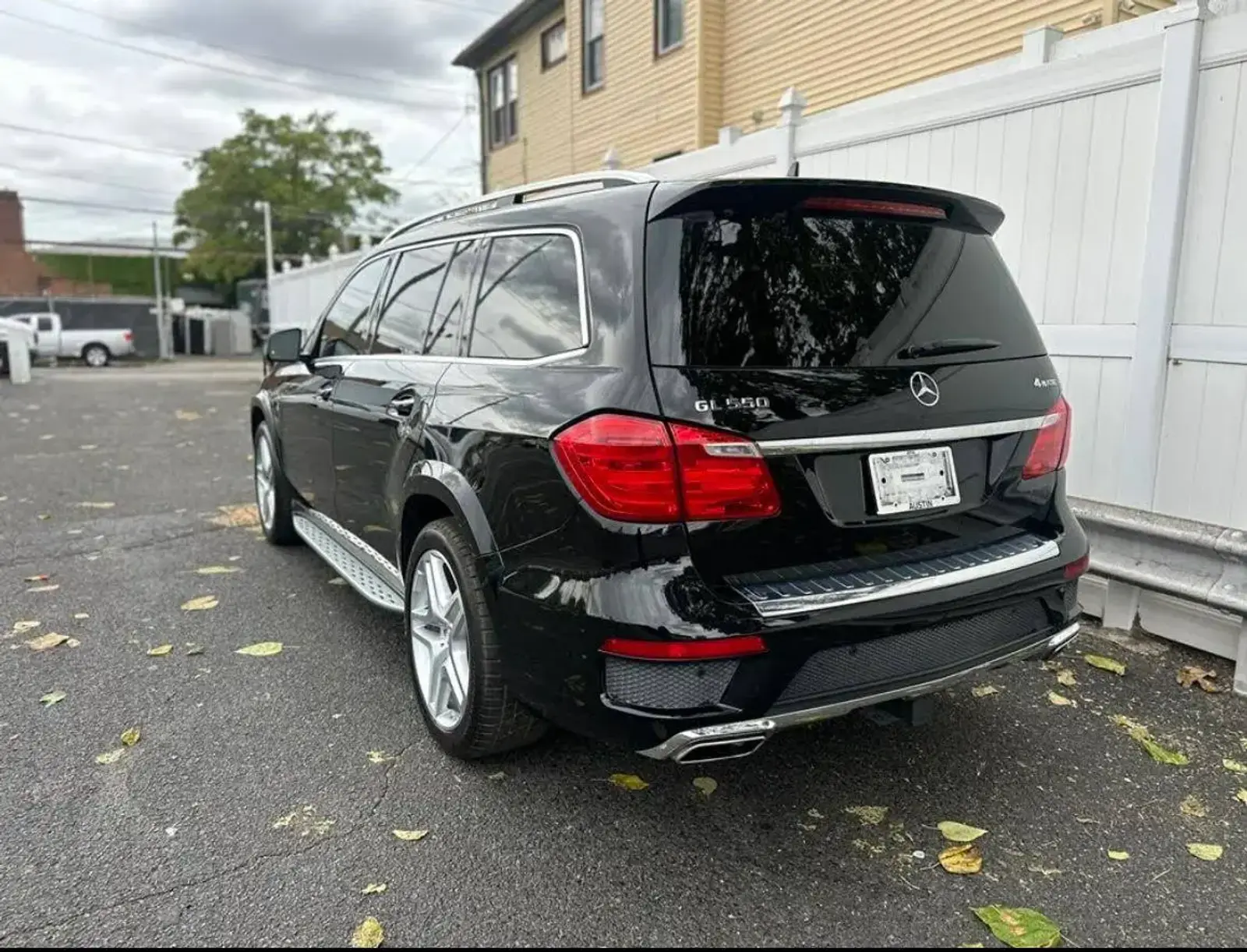 Luxury SUV 5-7 Passengers photo 5