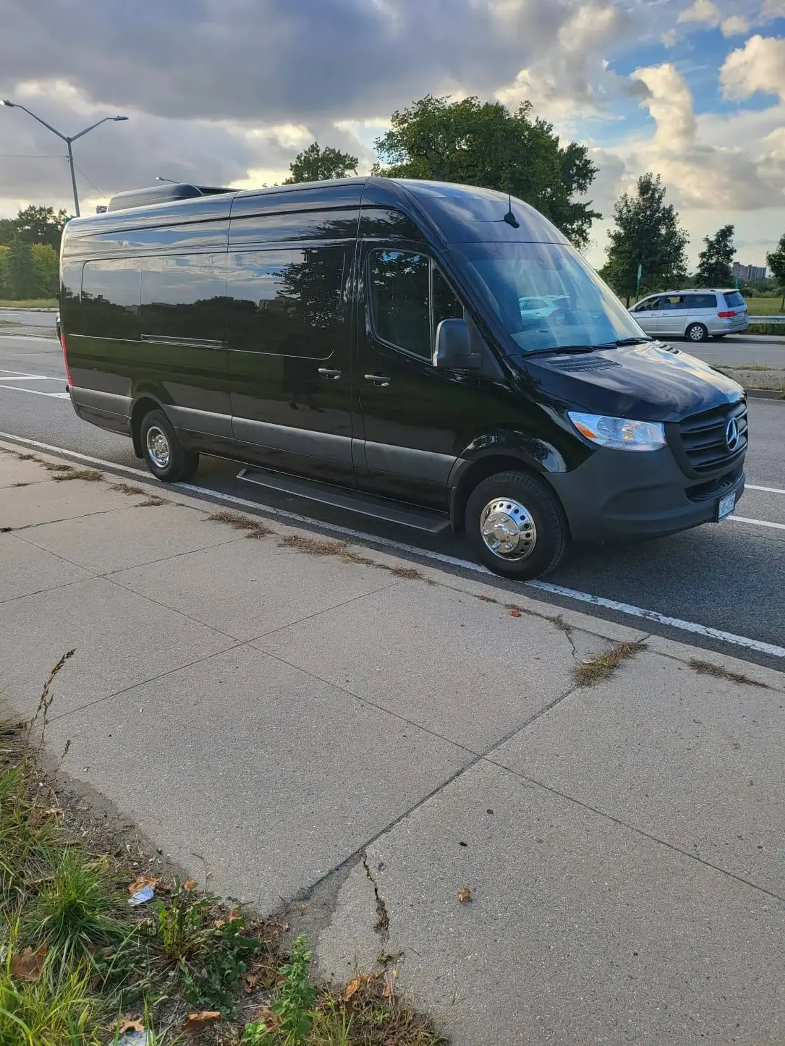 Sprinter Limo 11-14 Passengers photo 4