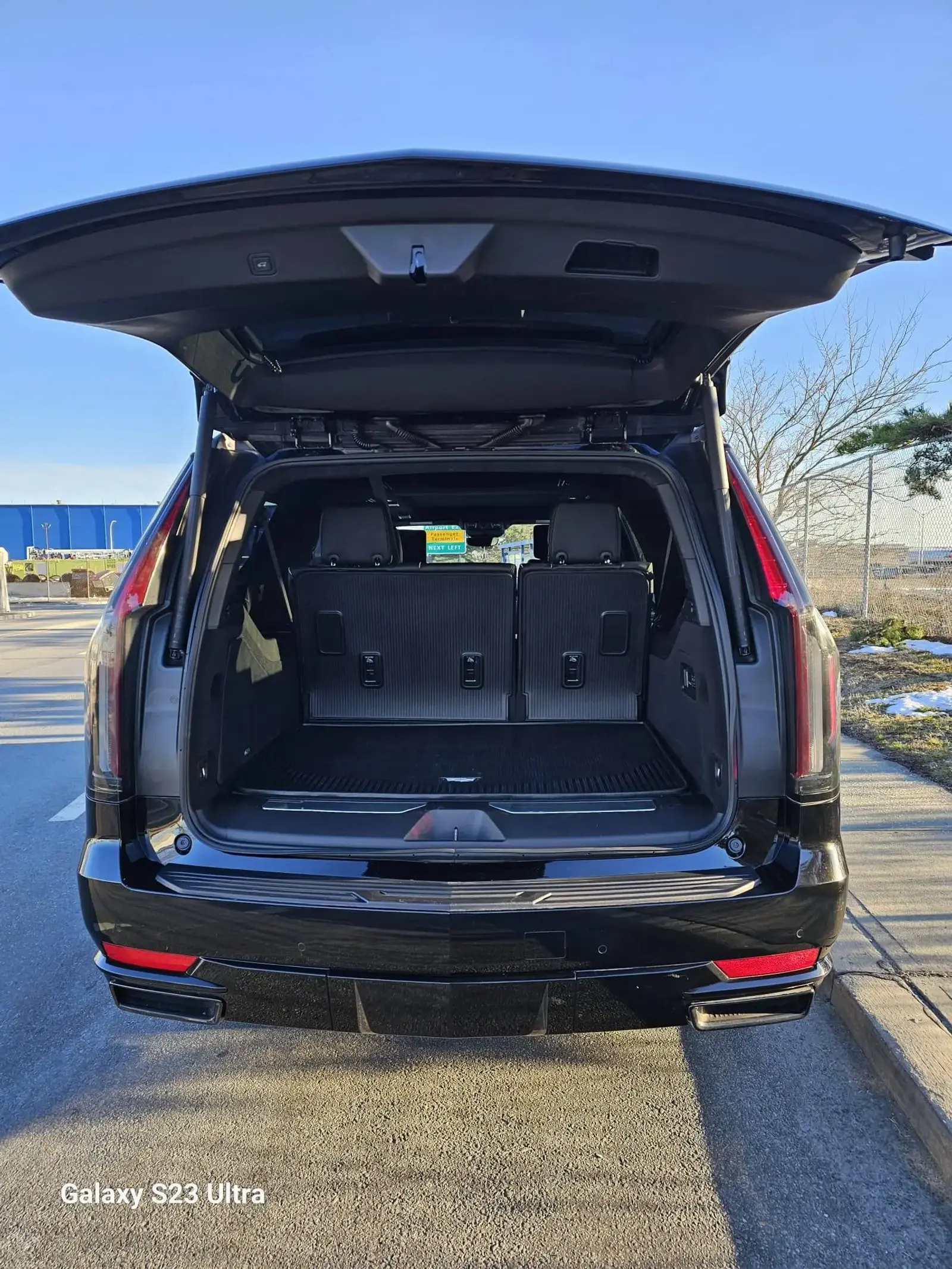 Luxury SUV 5-7 Passengers photo 7