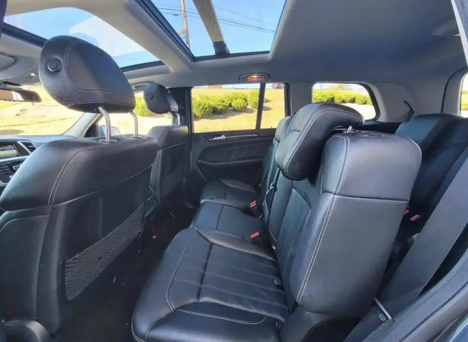 Luxury SUV 5-7 Passengers photo 8