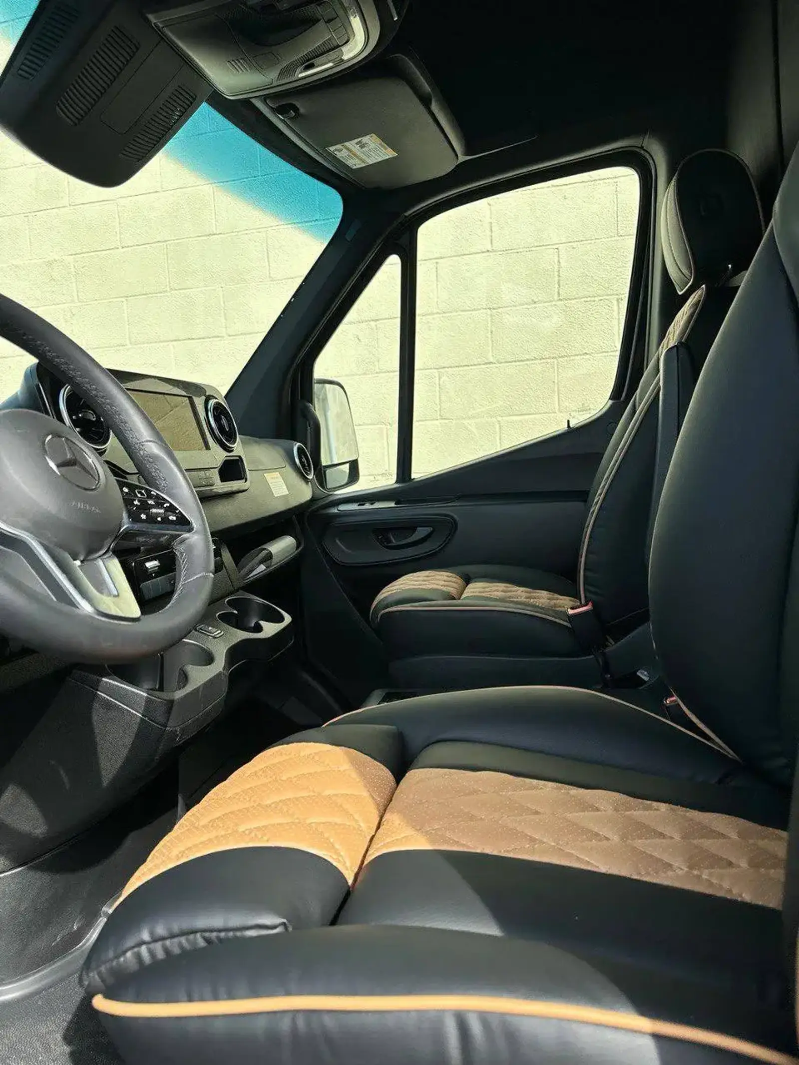 Executive Sprinter Van 11-14 Passenges photo 10